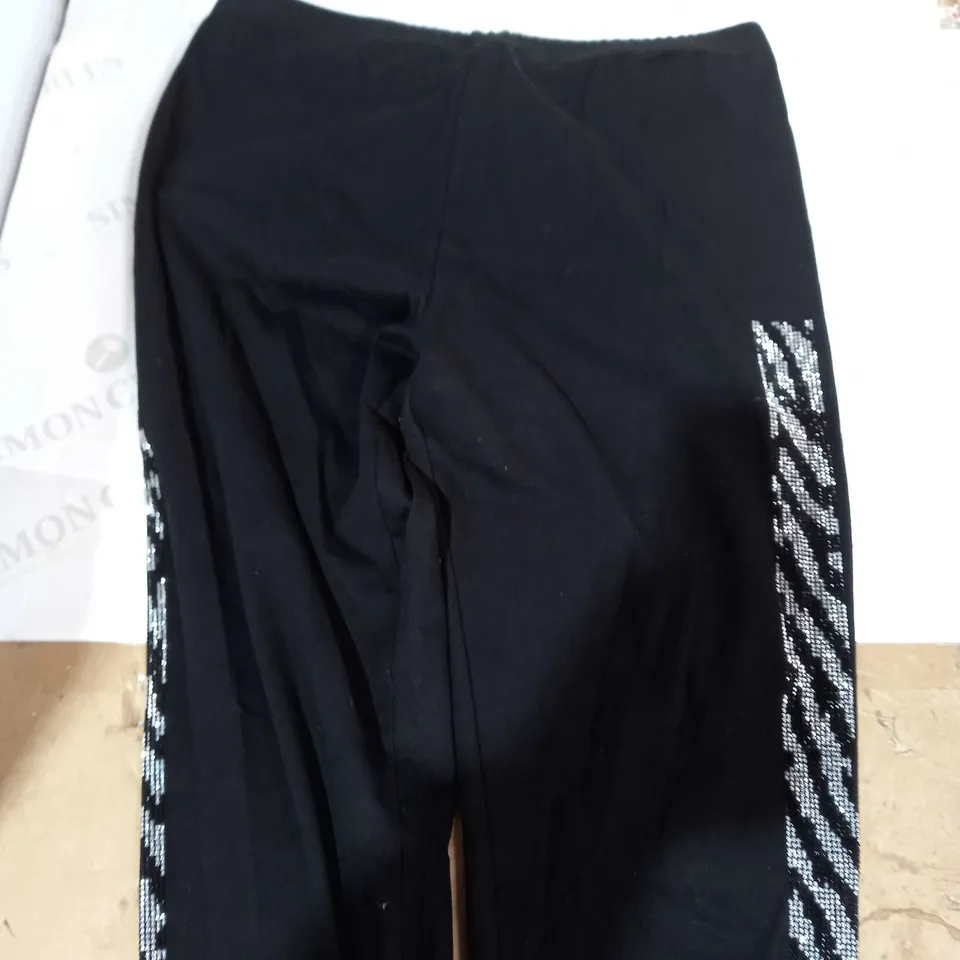 LOT OF 4 CLOTHING ITEMS TO INCLUDE NINA LEONARD, RUTH LANGSFORD, FRANK USHER