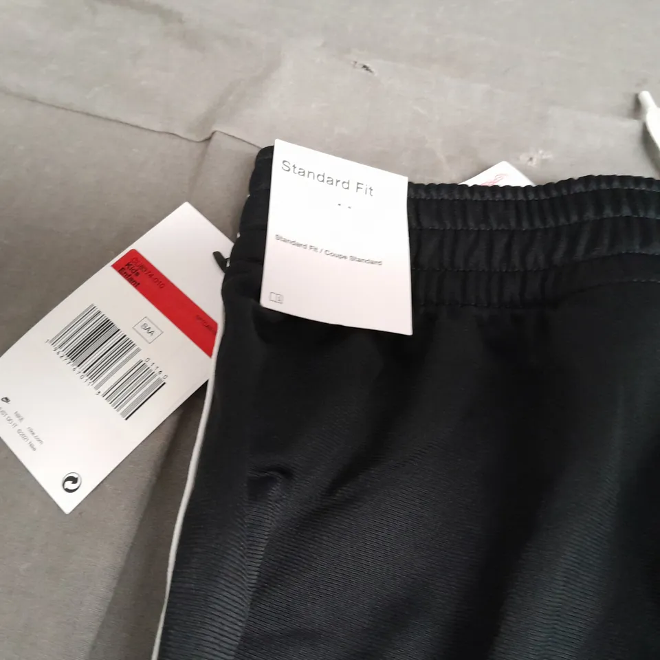 NIKE STANDARD FIT TAPE LOGO KIDS TRACKSUIT BOTTOMS - L