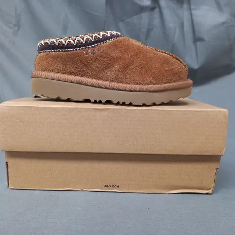 BOXED PAIR OF UGG INFANT SHOES IN CHESTNUT UK SIZE 7