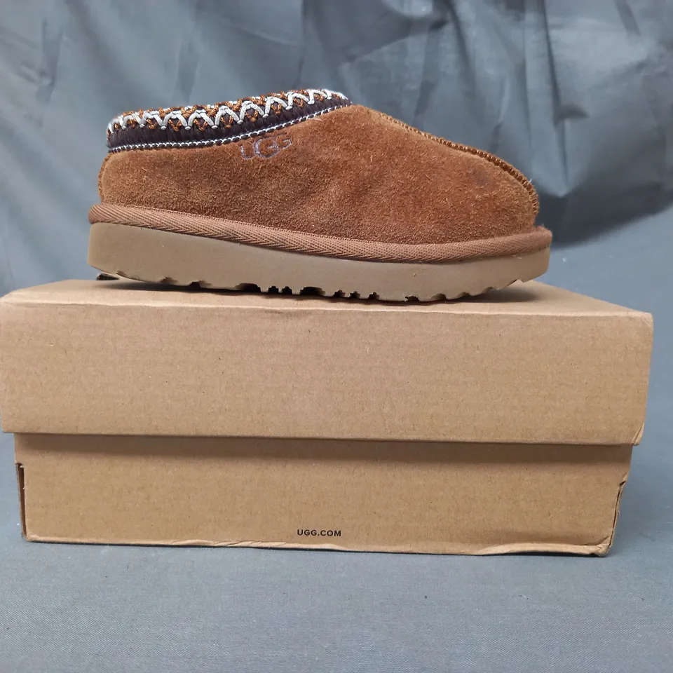 BOXED PAIR OF UGG INFANT SHOES IN CHESTNUT UK SIZE 7