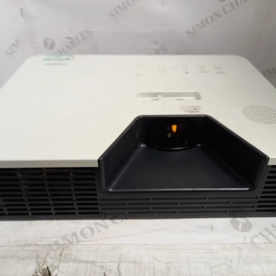 CASIO XJ-ST145 DATA PROJECTOR