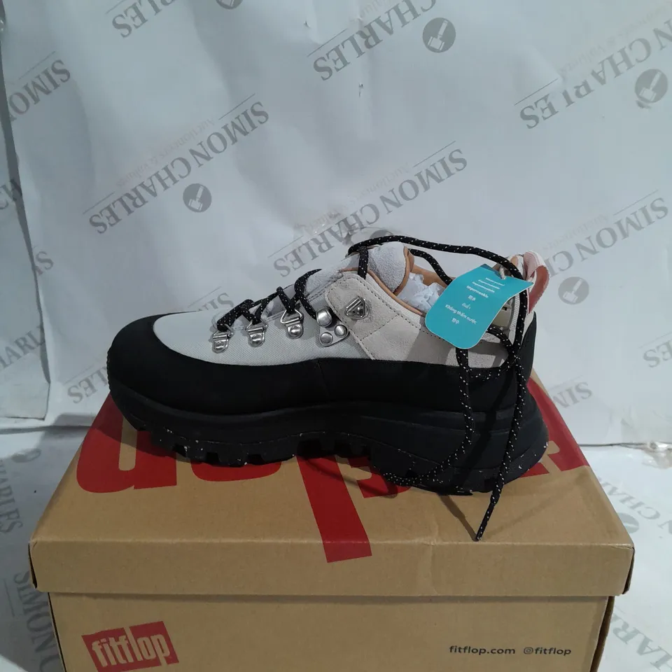 FITFLOP WATERPROOF OUTDOOR SNEAKERS SIZE 4.5
