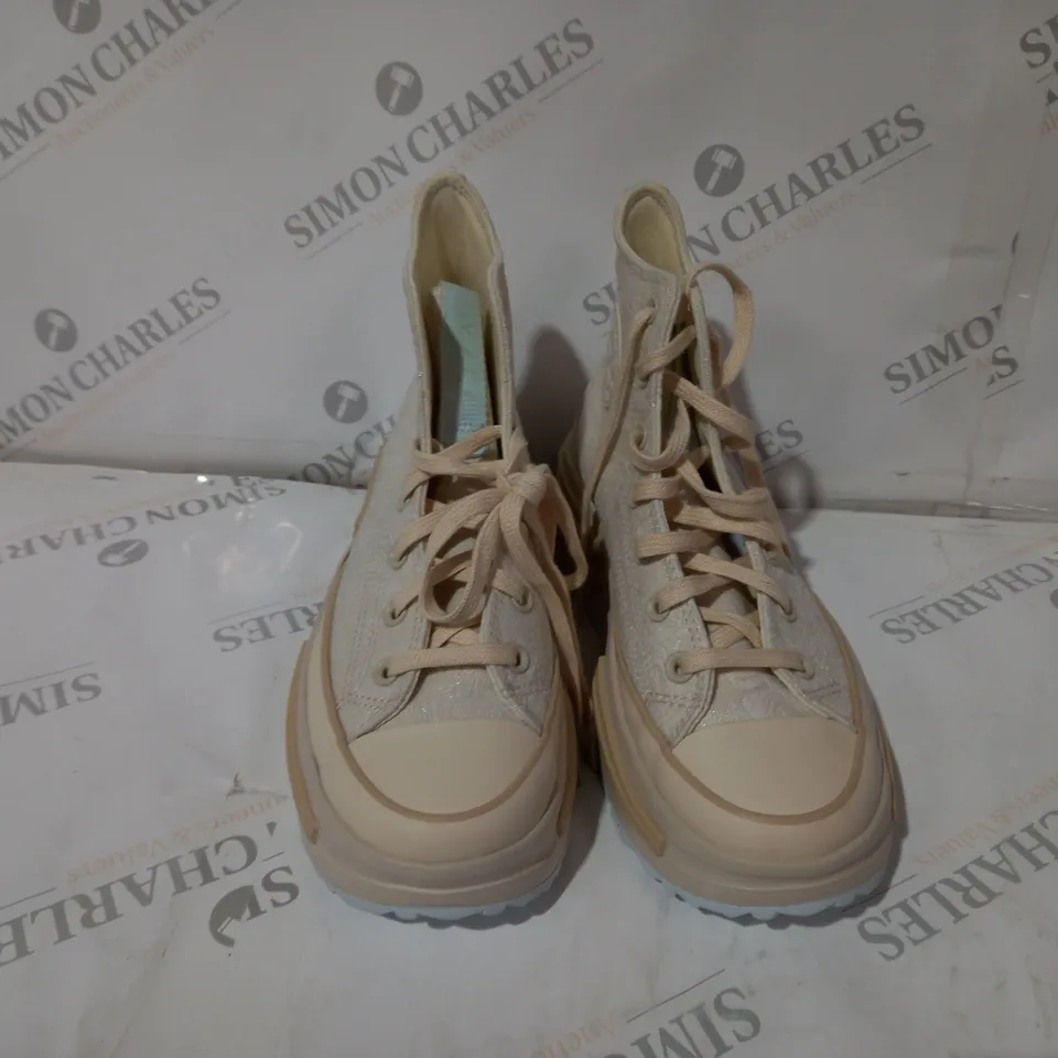 CONVERSE ALL STAR SIZE 6 CREAM HIGH TOPS