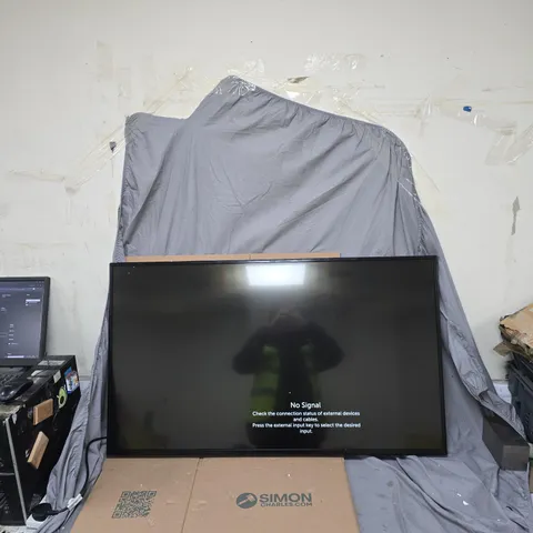 LG  PROFESSIONAL DISPLAY POWERS ON