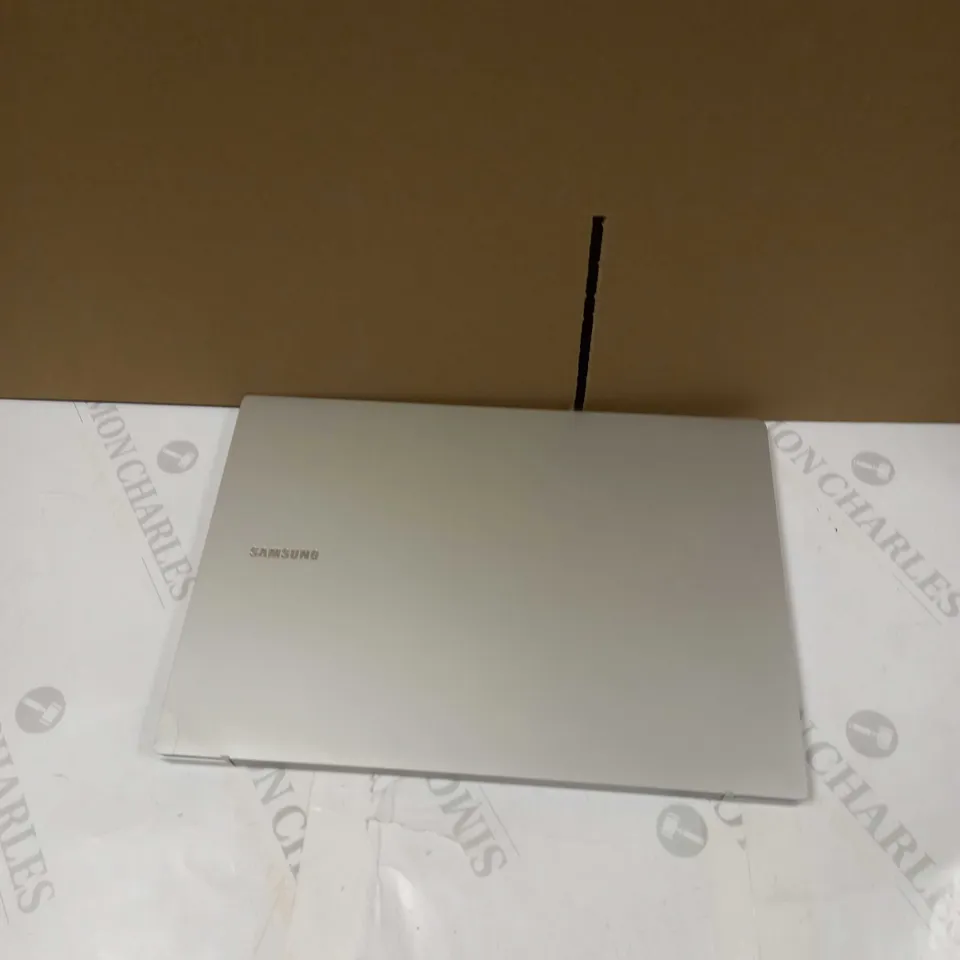 SAMSUNG GALAXY BOOK