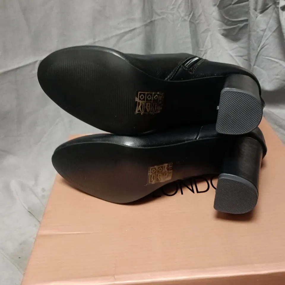 BOXED XY LONDON BLACK SYNTHETIC LEATHER KNEE-HIGH BOOTS – UK 5 (EU 38)