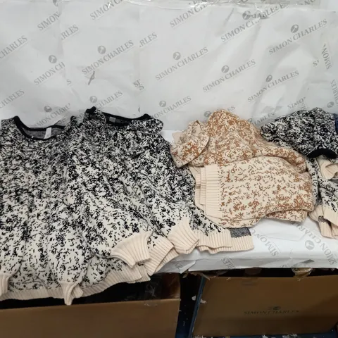 APPROXIMATELY 25 PIECES OF WYNNE CLOTHIGN TO INCLUDE KNITTED SWEATSHIRTS, COATS, AND TOPS ETC.