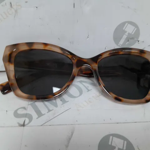 BOXED HUMMINGBIRD POLARISED CATEYE SUNGLASSES