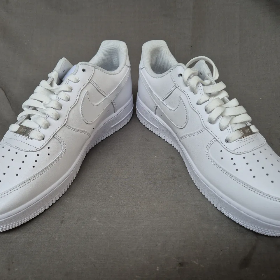 PAIR OF NIKE AIR FORCE 1 SHOES IN WHITE UK SIZE 10