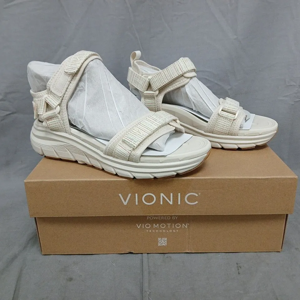 BOXED PAIR OF VIONIC WALK MAX SANDALS IN CREAM SIZE 4
