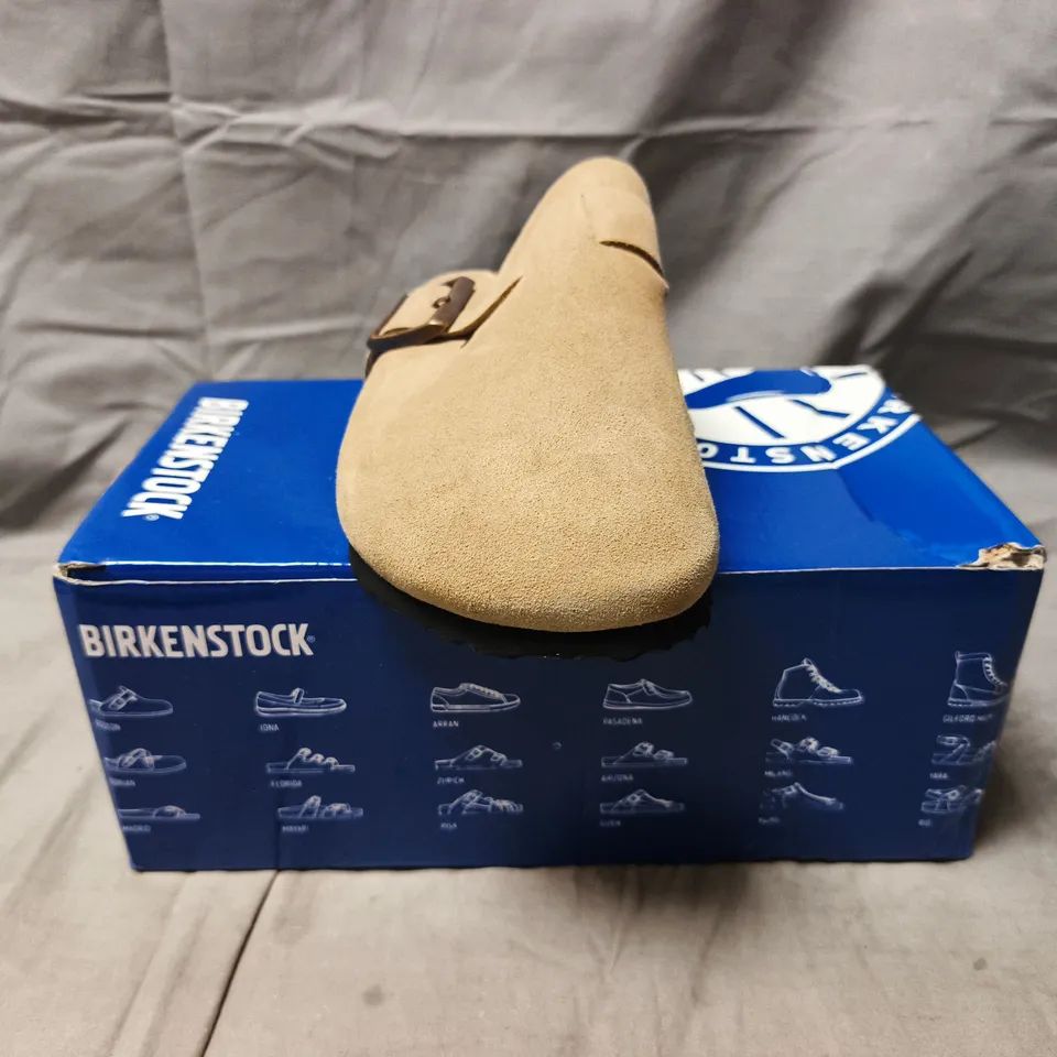 BOXED PAIR OF BIRKENSTOCK SHOES IN LIGHT TAUPE SIZE EU 37
