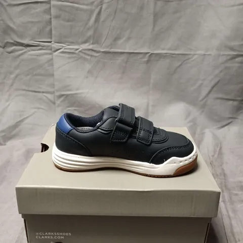 BOXED PAIR OF CLARKS URBAN SOLO K NAVY KIDS' SHOES – UK 8