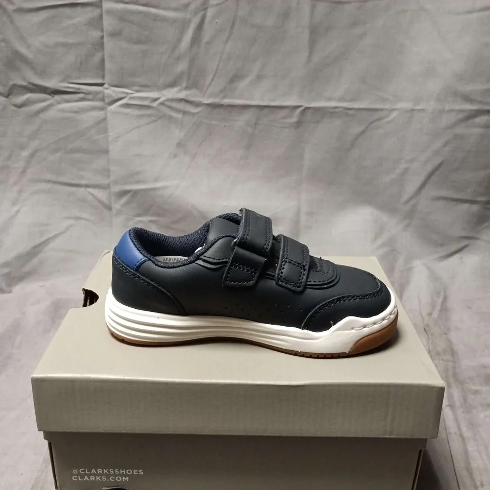 BOXED PAIR OF CLARKS URBAN SOLO K NAVY KIDS' SHOES – UK 8