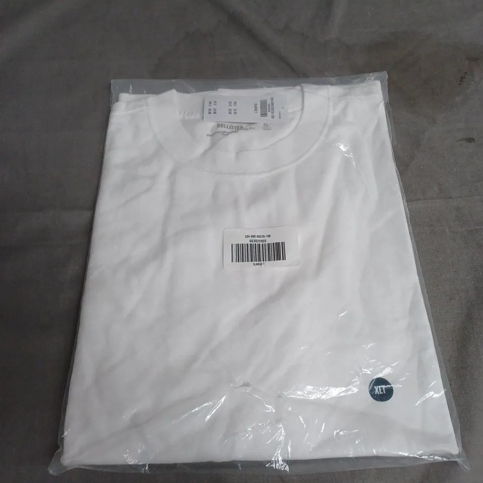 PLAIN WHITE HOLLISTER TEE SIZE XL