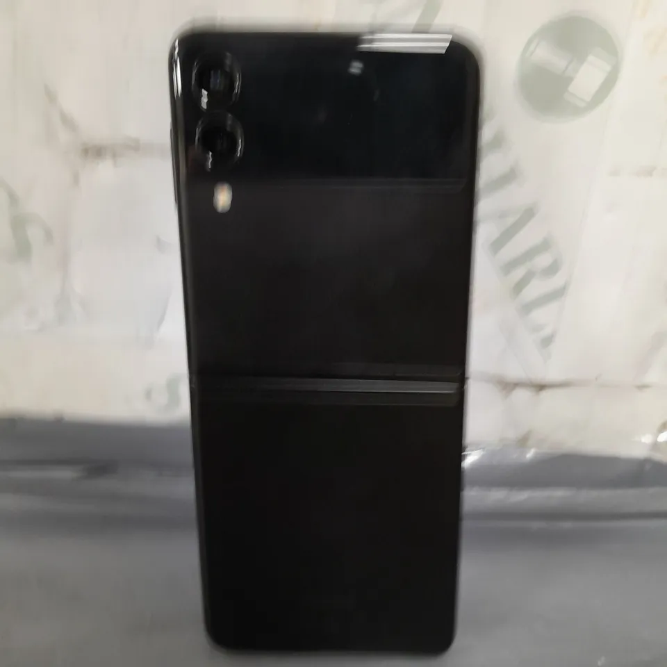 SAMSUNG GALAXY Z FLIP 3 IN BLACK