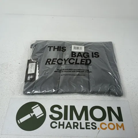 BOX OF APPROXIMATELY 12 ASSORTED CLOUDLITE LAPTOP CLUTCH CASES