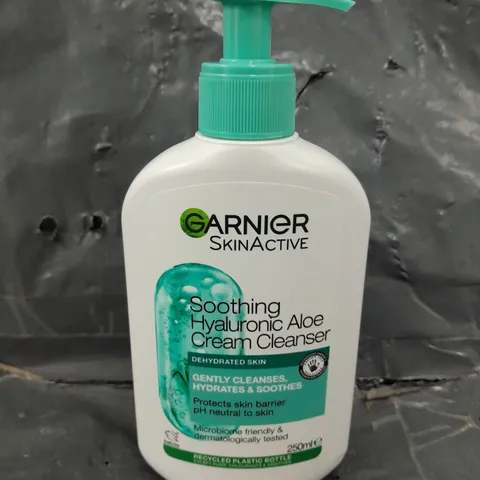 GARNIER SOOTHING HYALURONIC ALOE CREAM CLEANSER 