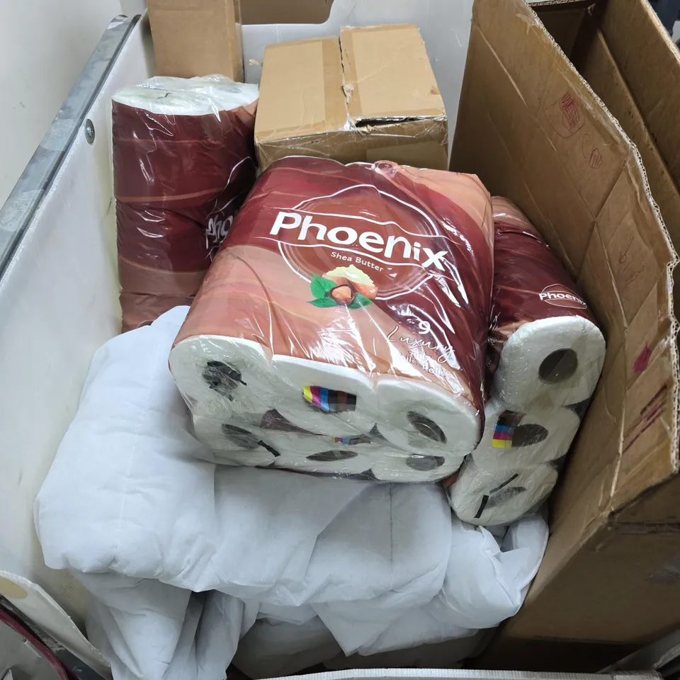 JOB LOT OF APPROXIMATELY 10 ASSORTED ITEMS TO INCLUDE: TOILET ROLL AND WREATH