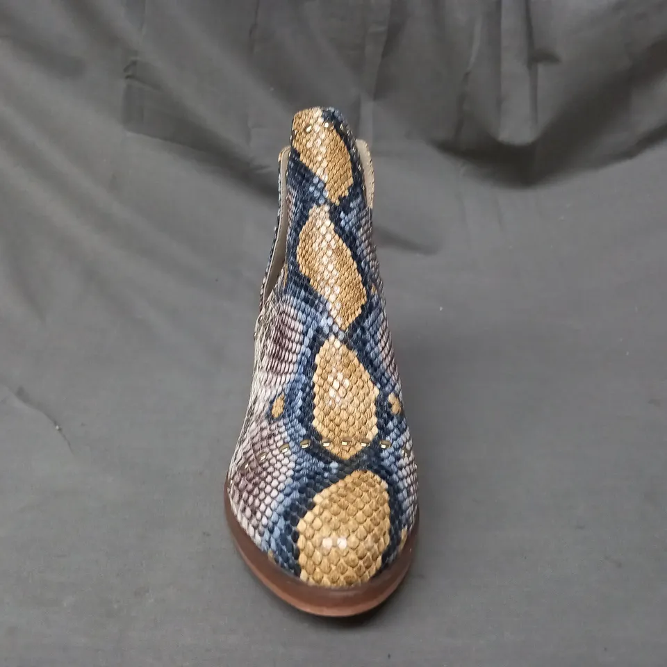 BOXED PAIR OF STEVE MADDEN CONSPIRE SYNTHETIC ANKLE BOOTS IN MULTI EU SIZE 36