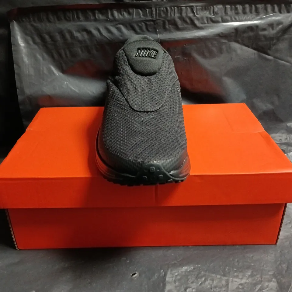 BOXED PAIR OF NIKE REVOLUTION 8 EASYON SHOES IN ANTHRACITE SIZE UK 8