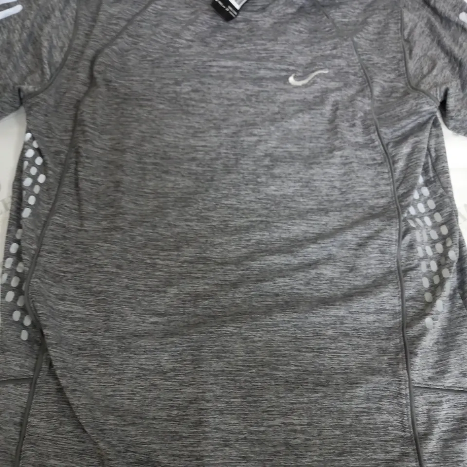 NIKE LIGHT GREY TRAINING T-SHIRT - XL