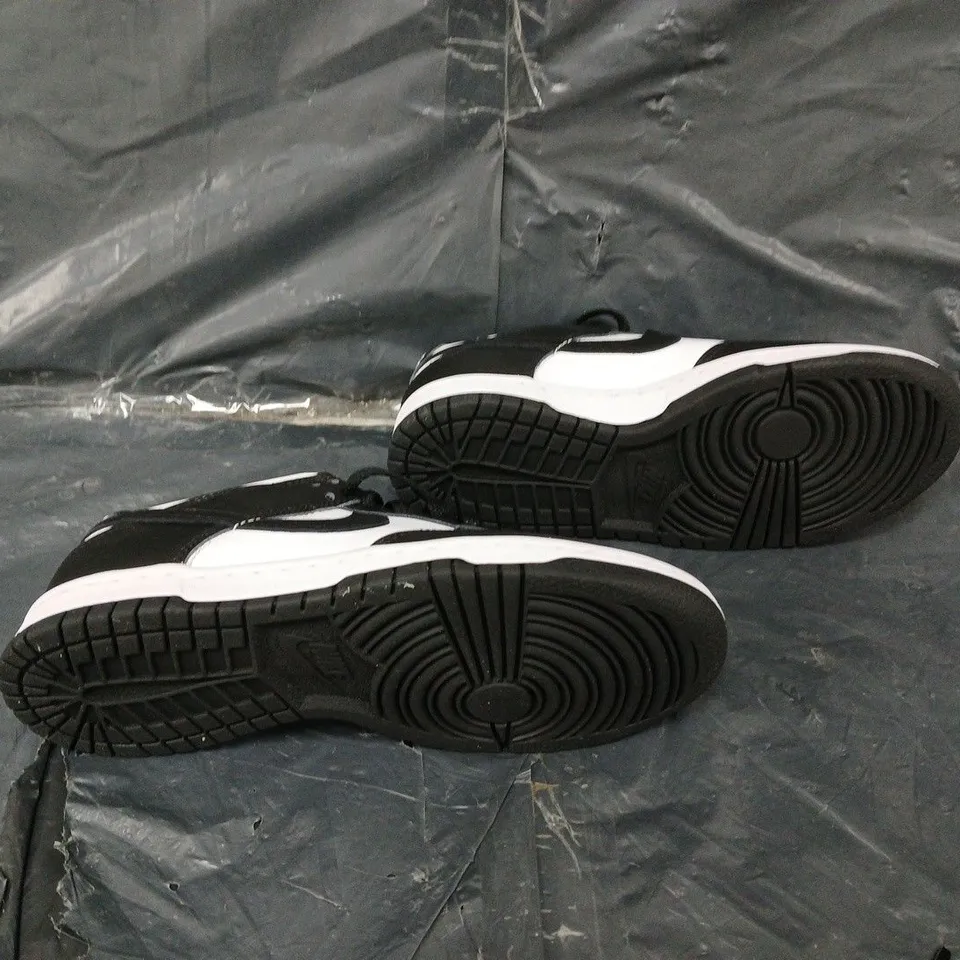 UNBOXED PAIR OF NIKE PANDA DUNK UK 5