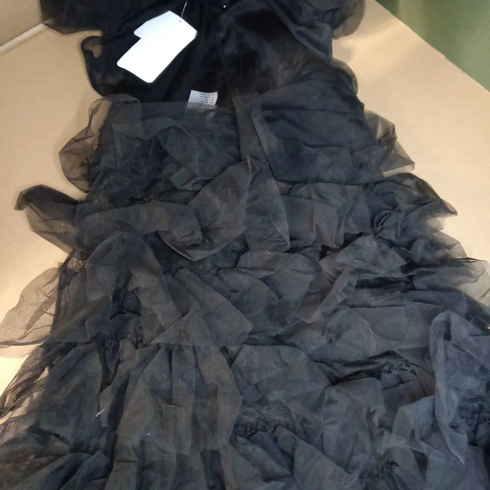 DESIGNER MESH/NET DETAILED STATEMENT OCCASION/EVENING DRESS - MEDIUM