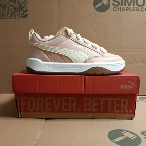 BOXED PAIR OF PUMA TRAINERS IN PINK/IVORY SIZE UK 3
