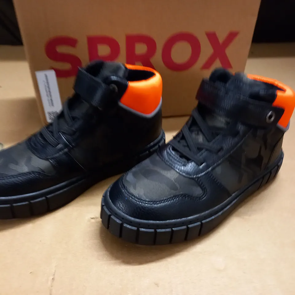 BOXED PAIR OF SPROX BOOTS - 33