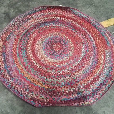 ROUND GEOMETRIC JACQUARD RUG APPROXIMATELY 135X135CM 