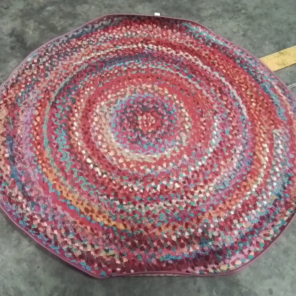 ROUND GEOMETRIC JACQUARD RUG APPROXIMATELY 135X135CM 