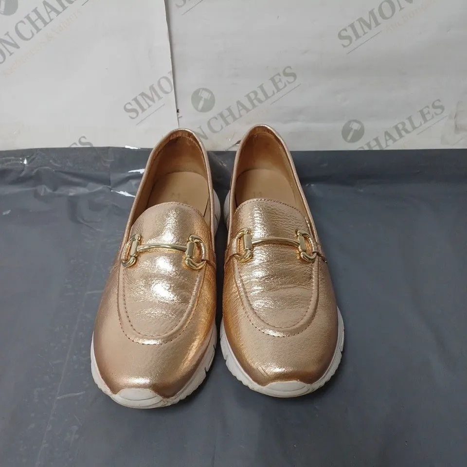 MODA IN PELLE LADIES GOLD SHOES SIZE 5/38