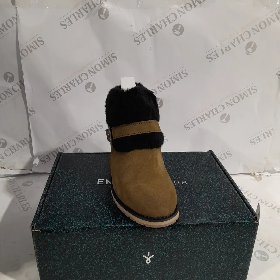 BOXED EMU BEACH OXLEY, CORRIANDER - SIZE 6