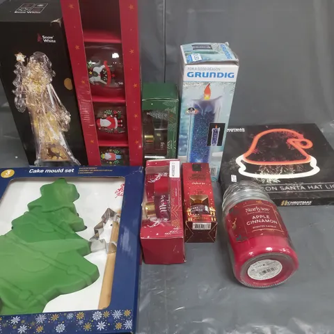 BOX OF APPROXIMATELY 20 ASSORTED CHRISTMAS ITEMS TO INCLUDE CAKE MOULD, WINDOW LIGHTS AND CANDLES