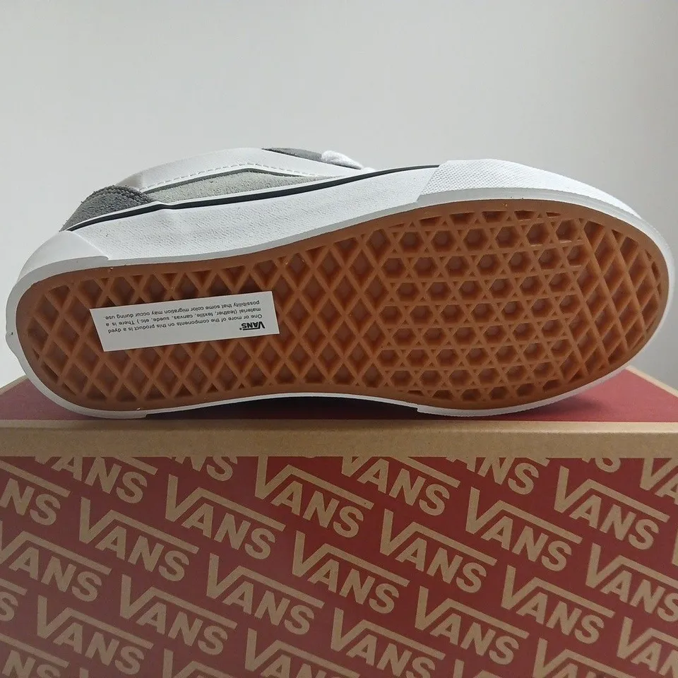 BOXED PAIR OF VANS KNU SKOOL SNEAKERS – GREY/WHITE, UK 4