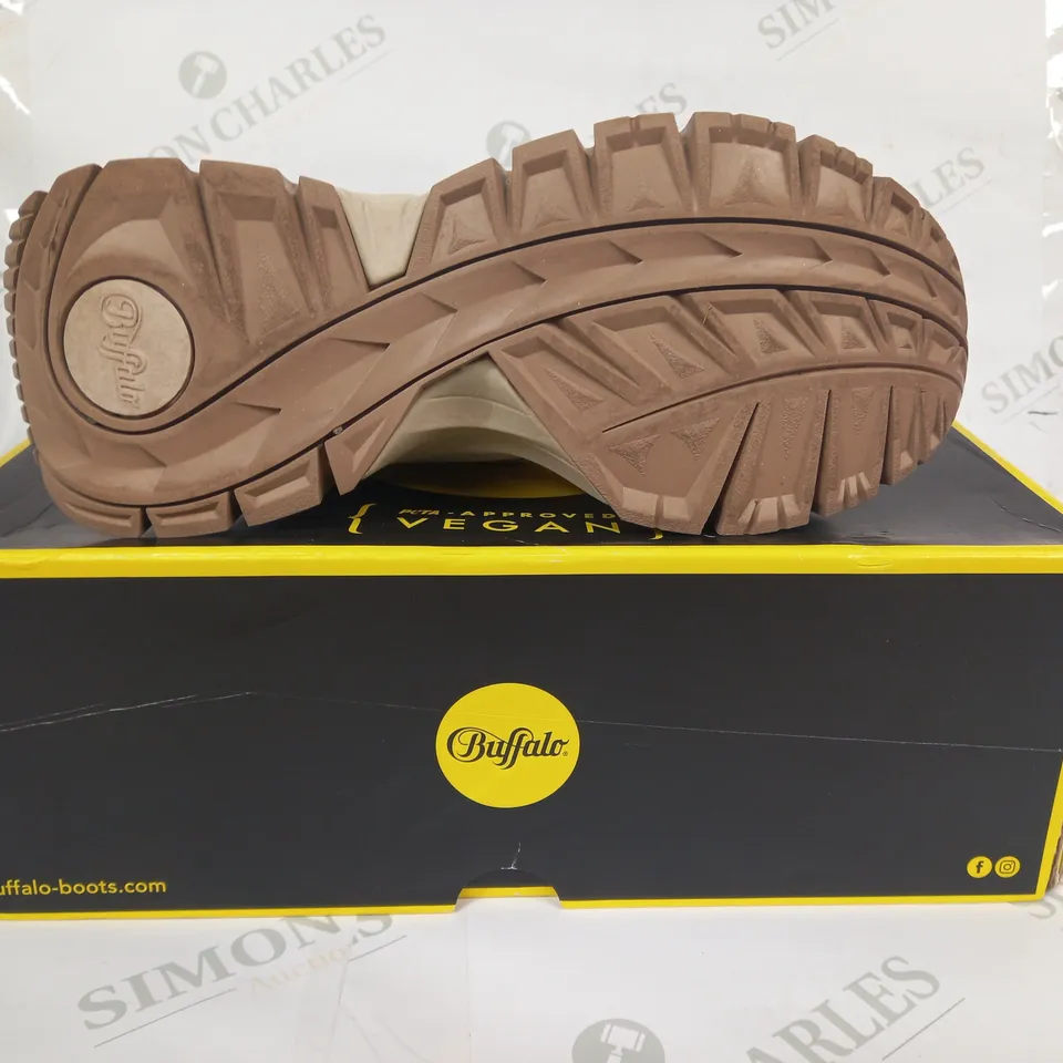 BOXED PAIR OF BUFFALO TRAIL ONE SHOES IN BEIGE UK SIZE 6