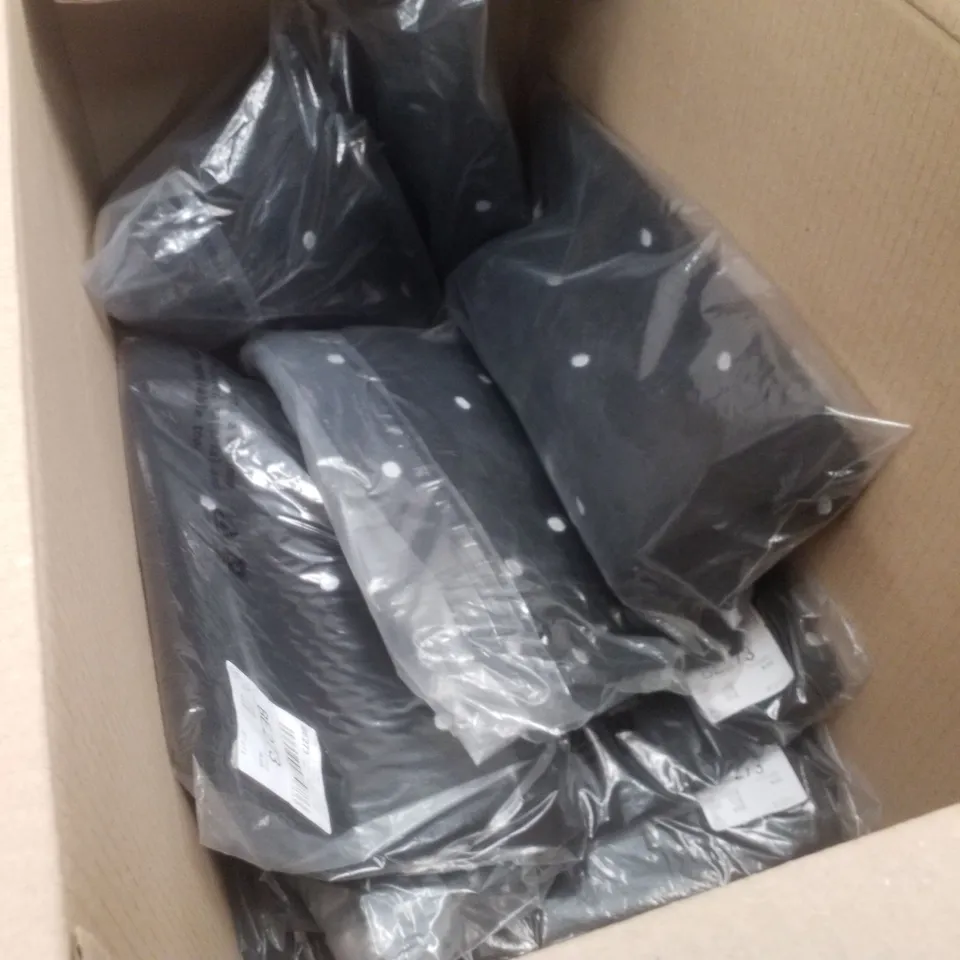 BOX CONTAINING APPROXIMATELY 7 BRAND NEW SIMPLY BE BLACK STRAIGHT SPOT LEGGED JEANS - SIZE 16R