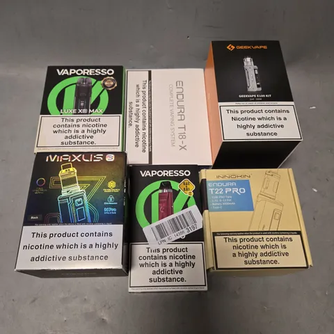 APPROXIMATELY 20 VAPES & E-CIGARETTES TO INCLUDE VAPORESSO, FREEMAX, GEEKVAPE ETC