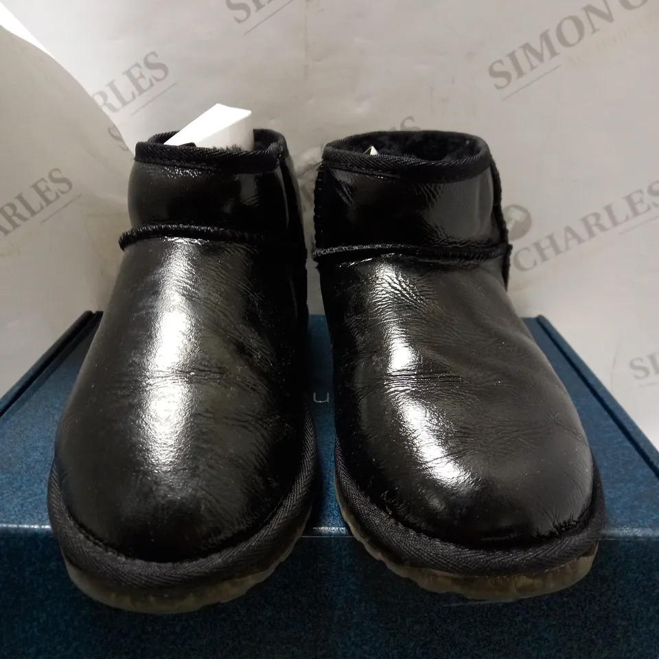 EMU AUSTRAILIA STINGER BLACK WATERPROOF BOOTS - SIZE 5