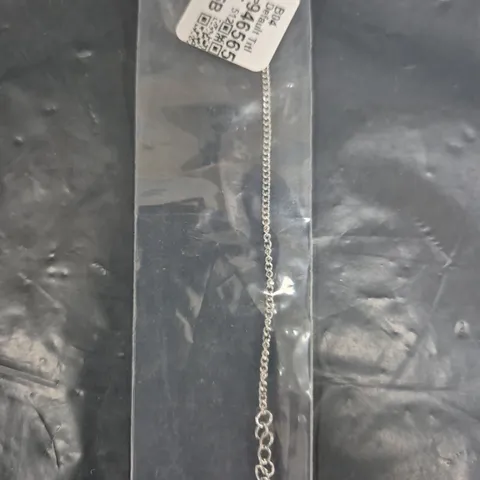 BOX OF APPROXIMATELY 50 YOSITHA CHAINS