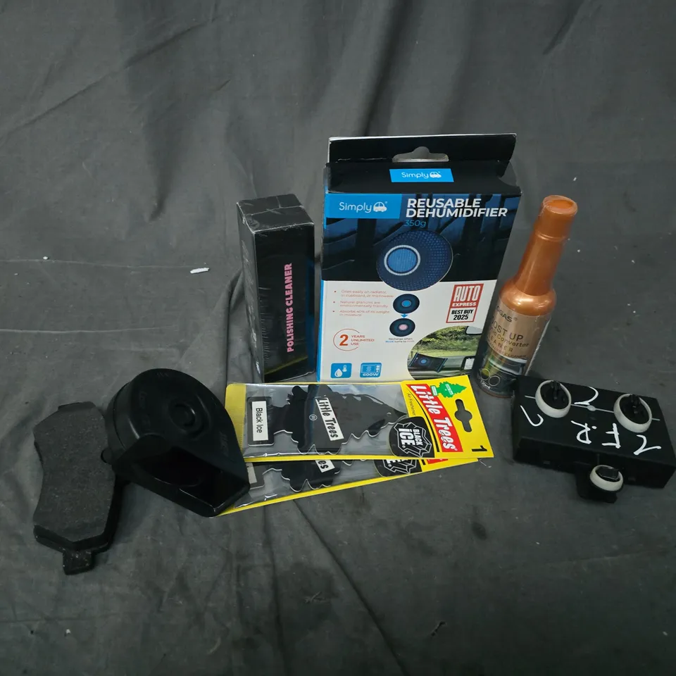 APPROXIMATELY 10 ASSORTED VEHICLE PARTS & ACCESSORIES TO INCLUDE REUSABLE DEHUMIDIFIER, BRAKE PAD, AIR FRESHENER, ETC