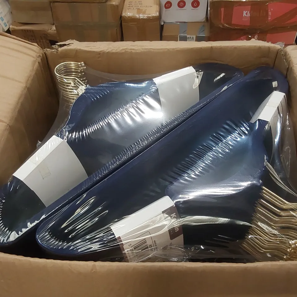 BOX OF APPROXIMATELY 6x 30PCS KEPLIN VELVET CLOTHES HANGERS
