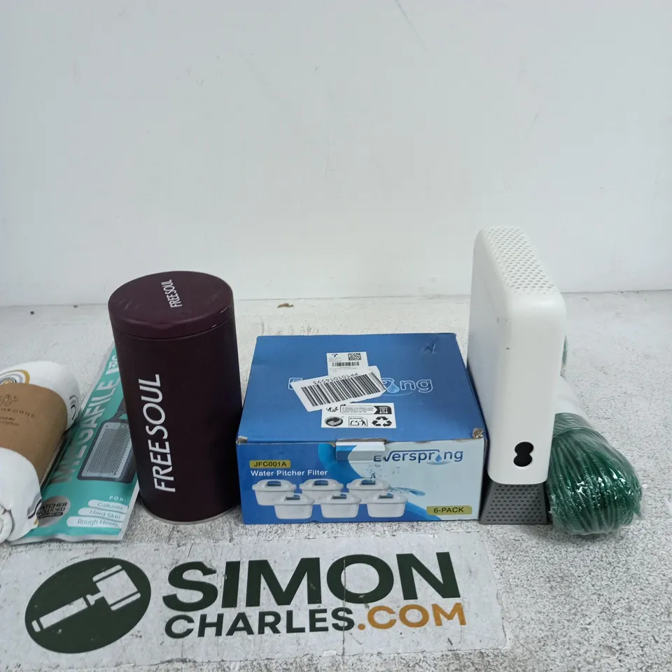 BOX OF APPROXIMATELY 25 ASSORTED ITEMS INCLUDING SOME CLOTH ROPE, EE SMART WIFI SW40J AND EVERSPRING WATER PITCHER FILTER