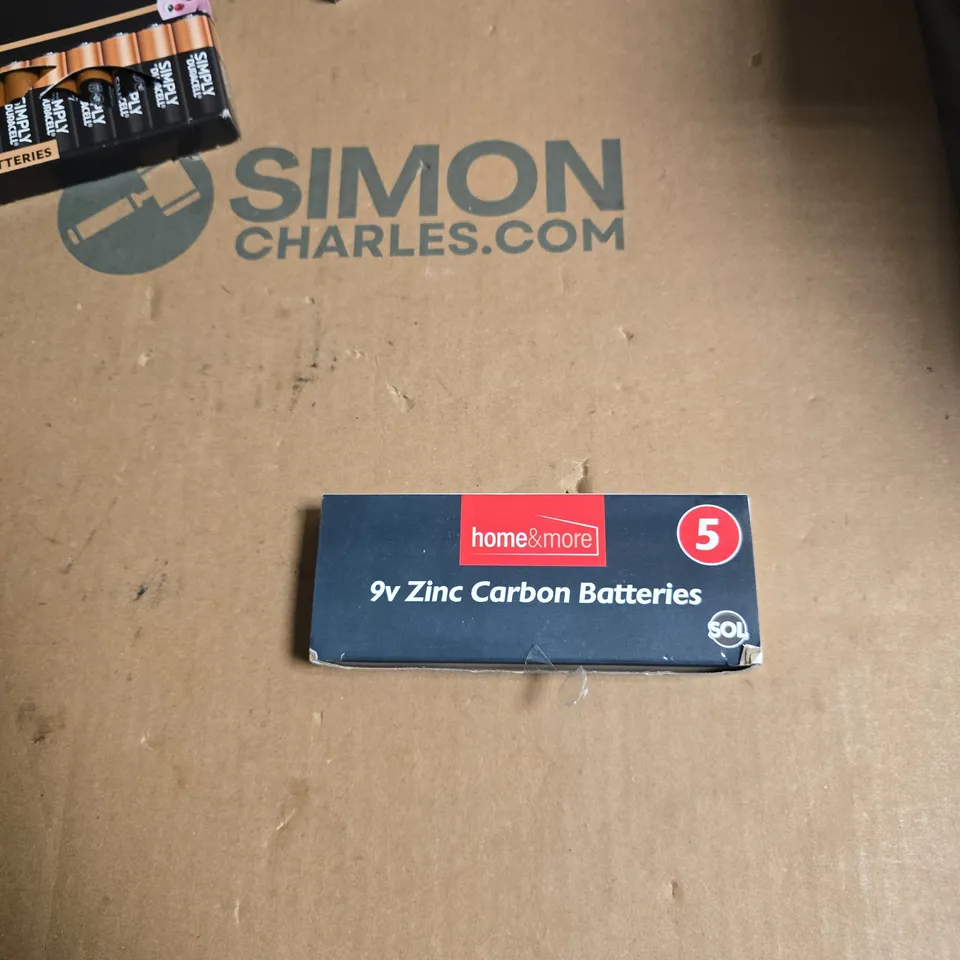 APPROXIMATELY 12 PACKS OF ASSORTED BATTERIES INCLUDING DURACELL AA , DURACELL 9V AND 9V ZINC CARBON BATTERIES 