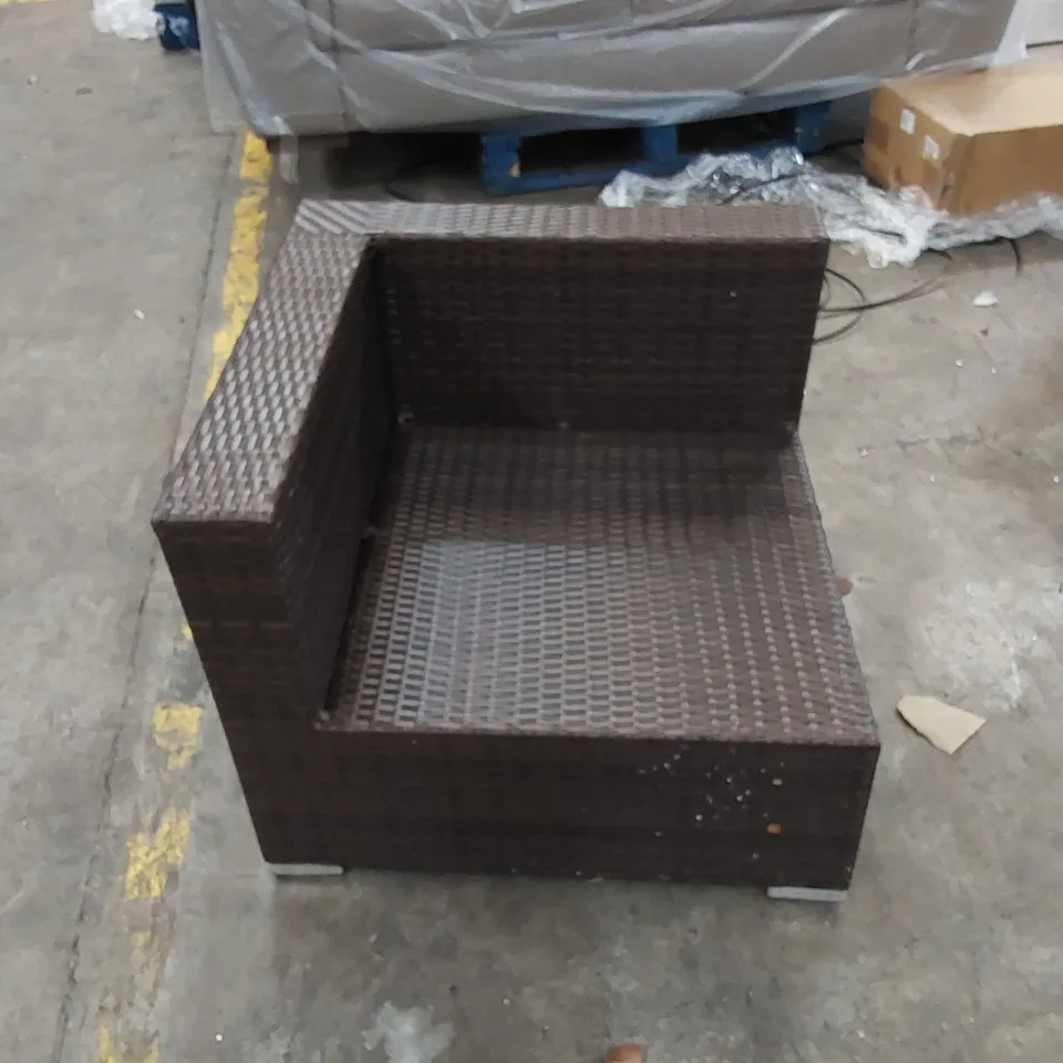 RATTAN CORNER PIECE BROWN