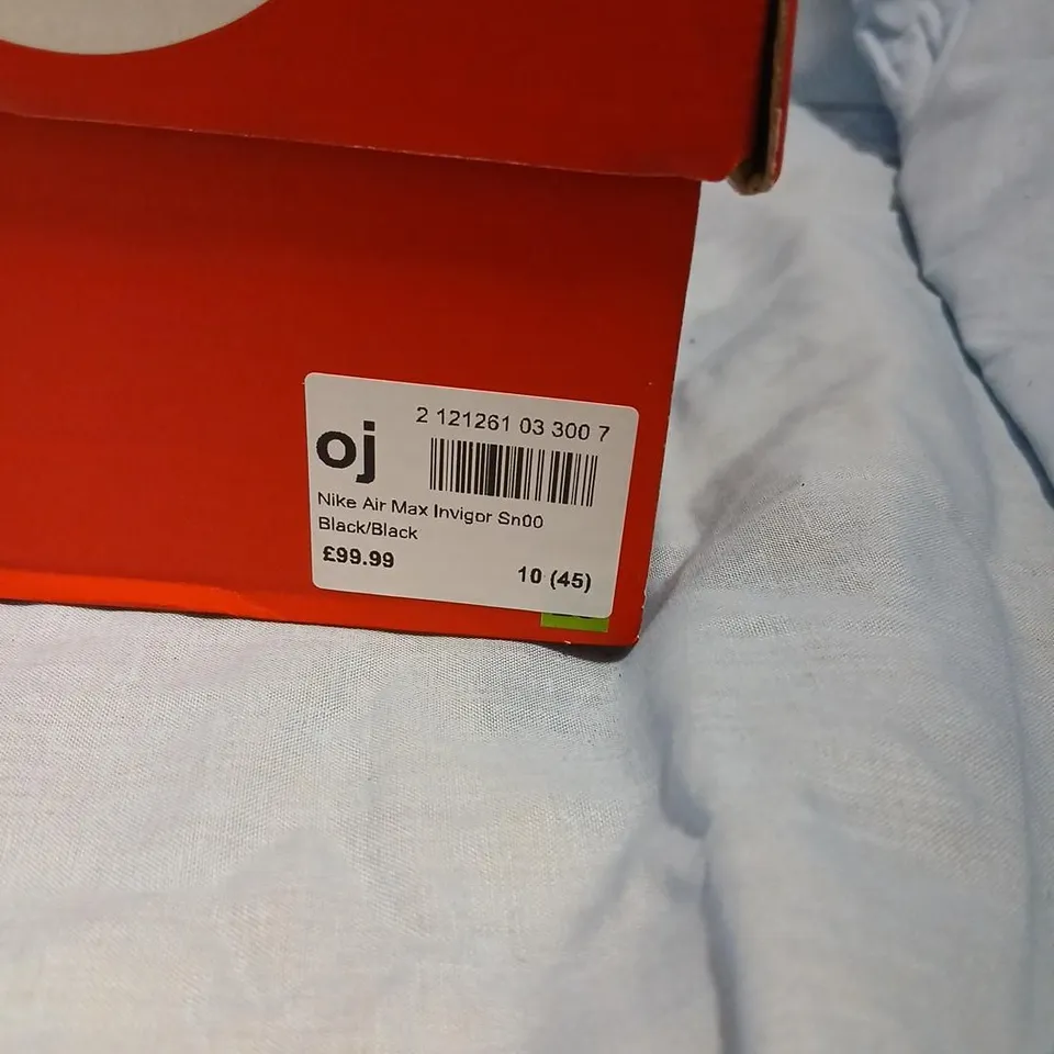 NIKE AIR MAX INVIGOR SNEAKER BLACK/BLACK – UK 10 (EU 45) 