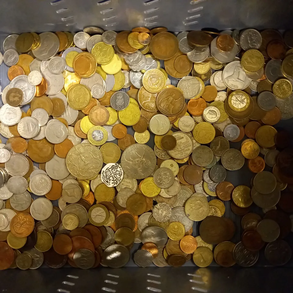 LOT OF APPROXIMATELY 150 ASSORTED COINS