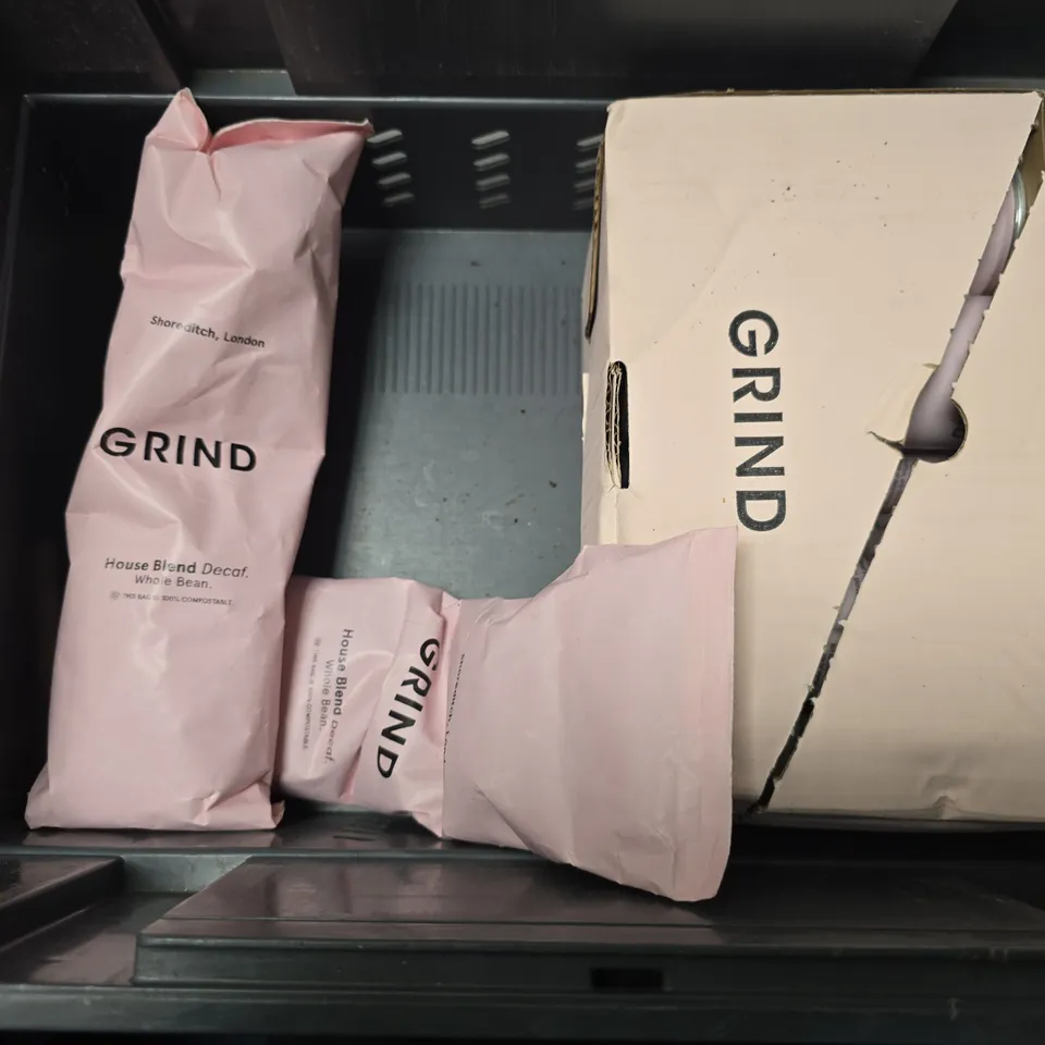 APPROXIMATELY 10 ASSORTED DRINKS ITEMS TO INCLUDE - GRIND HOUSE BLEND , GRIND DARK ROAST PODS , GRIND HOUSE BLEND DECAF ETC