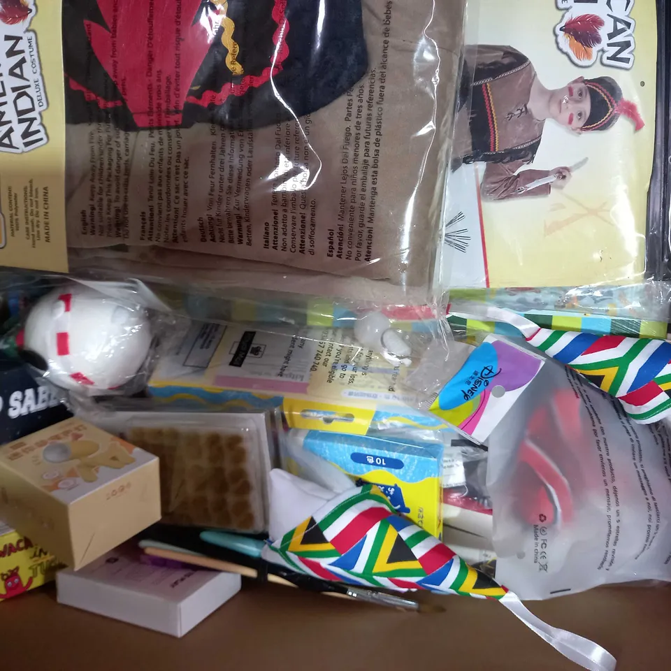 BOX OF APPROXIMATELY 20 ASSORTED TOYS AND GAMES TO INCLUDE CRAYOLA SUPER TIPS, ORCHARD TOYS DINOSAUR DOMINOES, ARTBOX 8 JUMBO FIBRES, ETC
