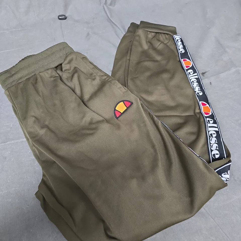 ELLESSE OLIVE GREEN MEN'S TRACK PANTS WITH SIDE LOGO STRIPE – UK M
